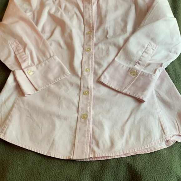 Banana Republic light pink button up shirt. 3/4 length sleeves. Size medium - Picture 4 of 10